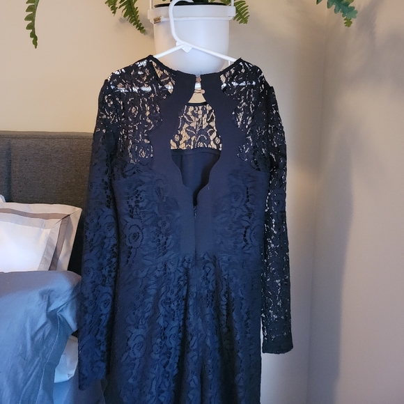 Black lace romper - Picture 2 of 3